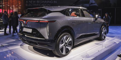 2024 vinfast vf7 сзади три четверти